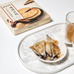 #내돈내산
겨울 필수 간식 피코크 계피호떡! 🥞✨
집에서 손쉽게 즐기는 겉바속촉 호떡.
에어프라이어로 뚝딱 완성돼요. 🔥
겉은 바삭바삭!
속은 달콤한 계피 꿀이 가득. 🍯
출출할 때 디저트로 딱이에요. 😋
겨울철 냉동실 필수템으로 추천! 👍
#피코크 #계피호떡 #에어프라이어간식 #겨울간식 #겉바속촉 #호떡추천 #디저트그램 #내돈내산후기 #간편간식 #예쁜템최고야 #콘수프기록집 #콘수프기록 

