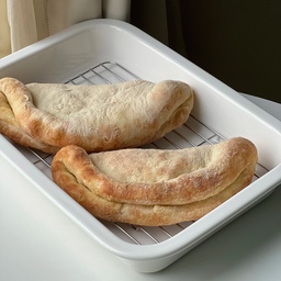 파누오쪼🍞
슴슴하고 구수한 빵이 먹고 싶어서 구워본 파누오쪼!
샌드위치빵으로도 많이 사용하고 이 반죽을 피자도우로 사용해도 맛있답니다🥹💛
#베이킹 #홈베이킹 #화덕피자 #baking #homebaking #맞팔 #맞팔해요 #소통 #소통해요