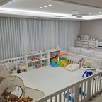 #수소네집🏠 #오늘의우리집

오랜만에 가로 사진📷

아기가 네발기기를 시작하고
"생각보다 매트 밖으로 안나오네?!"
라고 하자마자 폭풍 탈출....

급 당근으로 구매한 베이비룸👶

광폭거실 6m를 모두
아기의 놀이공간과 수납,
맘마존으로 만들어놨더니
집이 가득 차버렸네요🥲

그래도 베이비룸 설치하고 나니
마음이 편안해요😌



#베이비룸 #아기가사는집 #아기가있는집 #베이비룸설치 #아기매트 #아기공간 #놀이공간 #거실 #광폭거실 #맘마존 #말띠맘 #오늘의집 #좋아요