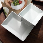 차분한 디자인에 무광이라 더 마음에 드는 사각굽찬기
#예쁜그릇자랑 #식탁위예술 #솔솔푸른솔 #찬기 #도자기접시 #무광접시 #맞팔