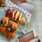브런치로 원플레이트로 스프볼로 즐기는 팟과 플레이트 
자랑해야징~~~🤭🤭🤭
🍭코스타노바 올리바 
     가장 애정하는 포투갈 플레이트
     디자인과 컬러가 튀지않고 자연스러워 한식, 일식,양식 
     플레이팅 만능, 저는 브런치 플레이트로 써요.
🍭포트메리온 보타닉가든
     엄마의 브랜드라고 한다네요. 
     그라탕 손잡이 플레이트, 저는 뭐든 예쁘게 담아요.
     오벌 디자인에 양쪽에 손잡이, 수북히 그려진 꽃 
🍭데켓 주물 플레이트 
    주물 그릇이라 볶고 지지고 튀기고 바로 식탁에 플레이팅.
    디자인과 컬러도 주물팬 같지 않아서 너무 편리하게 사용
    해요.  저는 스파게티 , 이번 사진은 갑오징어 매콤봌음요.
🍭라운드앤플랫  멜로우 쿠킹팟
     톤다운된 화이트 색감과 예쁜 뚜껑에 반해서 고민없이 
     들인 팟. 전자렌지, 에어프라이, 식기세척기 , 인덕션 등
     모든 열원에 사용 가능 해요. 스프 그릇으로 사용했어요.
🍭르쿠르제 레인보우 플레이트 
    쨍한 컬러 일곱가지로 구성된 플레이트.
    개인 디쉬로 사용하기 적당하고 음식을 담으면 음식이
    빛나요. 
#예쁜그릇자랑 #식탁위예술  #콘수프기록집 #그릇 #취향담은그릇 #플레이팅 #플레이트 #내돈내산 #도자기그릇 #주물팬 #그라탕기 #브런치 #코스타노바 #더켓 #르크루제 #포트메리온 #라운드앤플랫 #주방템 #취향