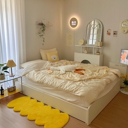 여름이불로 바꿔주니 사진에서도 여름냄새가 폴폴 나는 느낌이네요! 
#맞팔 #나도크리에이터 #신혼집인테리어 #침실인테리어 #노란색인테리어 #아이보리침구 #옐로우인테리어 #버터인테리어 #안방꾸미기 #안방인테리어 #신혼부부침실 #신혼부부인테리어 #거울 #아치형거울 #창문형거울 #포스터 #인테리어포스터 #빈티지포스터 #벽난로콘솔 #러그 #테이블 #원형테이블  #쿠션커버 #침대쿠션 #쿠션인테리어 