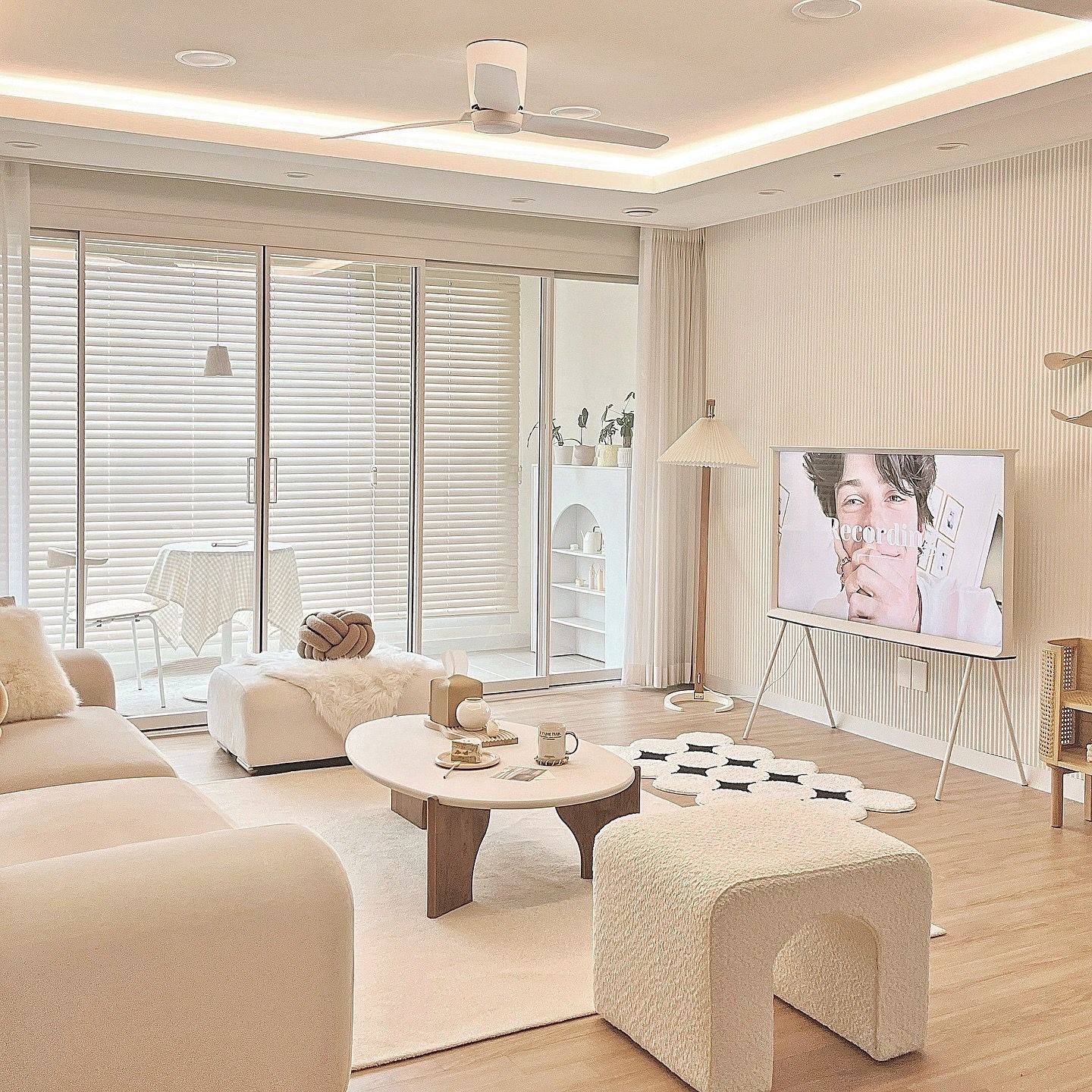 Oval Low-Profile Coffee Table user photo