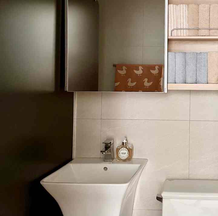 Recommended pretty towels✨

Gran Towel, famous for its pretty towel brand, has a variety of color combinations and patterns, so it's easy to choose according to your taste, and it seems like a good gift for a congratulatory gift or housewarming gift.
There are various sizes and types, so you can choose according to your purpose, and it's made of good material that feels thick and fluffy, so I think I'll be able to use it for a long time🤍

#Today's scene #오늘의우리집 #욕실인테리어 #욕실꾸미기 #욕실 #컬러포인트 #컬러타월 #수납 #정리 #칼각 #칼각수납 #욕실수납 #타월 #타월추천 #그란타월 #수건정리 #잘샀템 #내돈내산 #맞팔