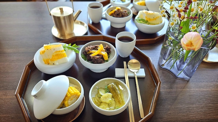 Notdam Moon Curve Brass Cutlery Set of 2 user photo