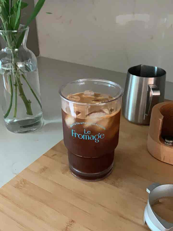 水遊びしたい天気 🛟🍉
来週からまたニュースがいっぱいで、この日差しは恋しいです。 
それでも暑すぎますㅠㅠㅠㅠㅠ🤣🤣

今日Aaman 3杯目 

 #홈카페 #홈카페그램 #브레빌870 #커피머신 #커피타임 #homecafe #coffee #breville 


