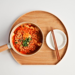 보글보글 순두부라면 끓이기🍜
순두부 대신 작은 연두부를 넣으면 
1인분 끓이기 딱 좋아요. 
마지막에 후추를 꼭 뿌려야 맛있어요. 
* 재료 : 열라면 1개, 순두부(연두부) 90g, 계란 1개, 쪽파 약간, 후추 약간
1. 순두부 대신 소포장 연두부 준비, 열라면은 봉지라면, 컵라면 아무거나 괜찮음 
2. 냄비에 물 300ml, 건더기스프, 순두부를 넣고 끓이다가 
3. 물이 끓어오르면 분말스프, 면을 다 넣고 2분 정도 끓이기 
(봉지라면인 경우에는 면 반개, 분말스프 2/3를 넣기) 
4. 계란 1개와 쪽파를 넣고 후추를 뿌려서 마무리한다 
#혼자서도잘먹어요 #오홈스토랑 
#매일매일홈캉스 #여름간식월드컵 
#오늘장면한컷 #레시피 #맛있는순간포착 
#맞팔 #라면 #간단레시피 #플레이팅필살템 