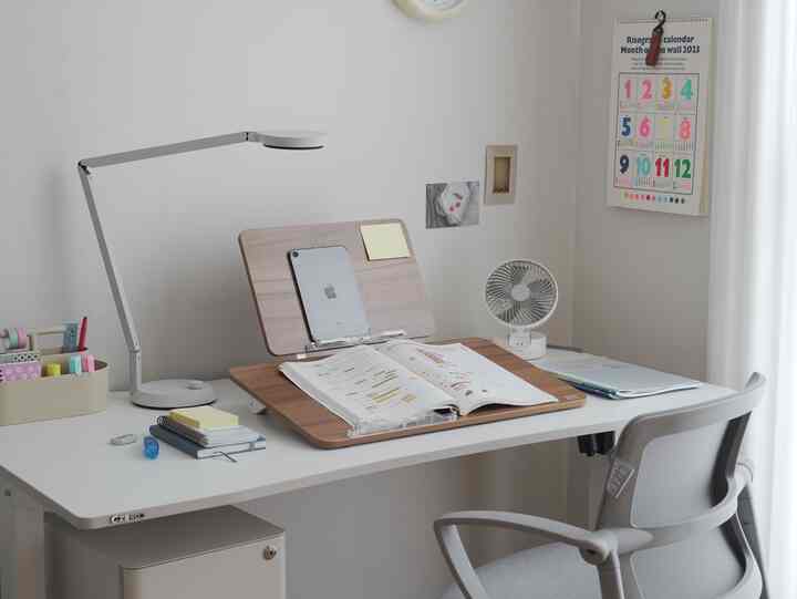 The summer vacation that I wish would never come has started. 

I'm already exhausted from trying to make three meals a day on a hot day, but I can't be the only one having a hard time, so I set up my child's desk so that he can study hard during the vacation. ㅎㅎ
Let's all work hard and do our part faithfully!! ^^

#Kids' Room Interior #아이방책상 #초등학생책상 #초등학생방 #독서대 #높이조절책상 #학생책상