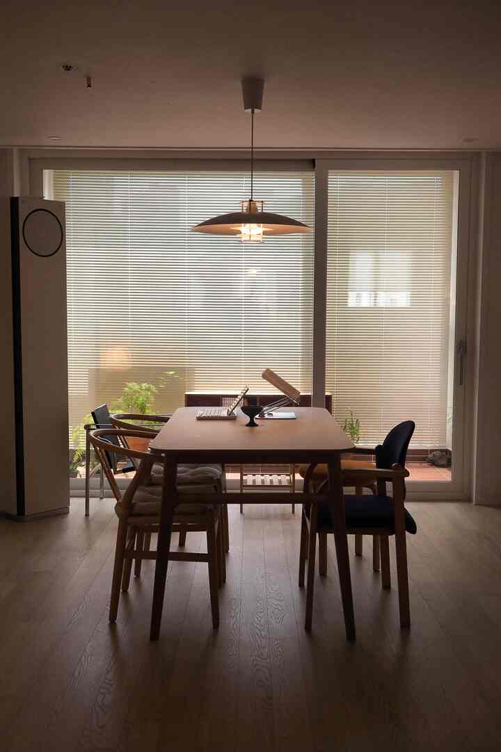  リビングルームにテーブルを書くのは良いことです
互いに向かい合って本を見ながらお互いの時間を過ごすことができ、並んで座ってテレビも見ることができる。
＃リビングルームインテリア＃リビングルームの絵 