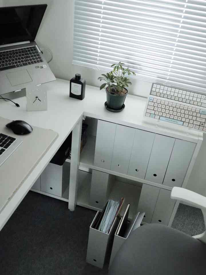 MOVV CLOCK［4色］を使ったコーディネート 1