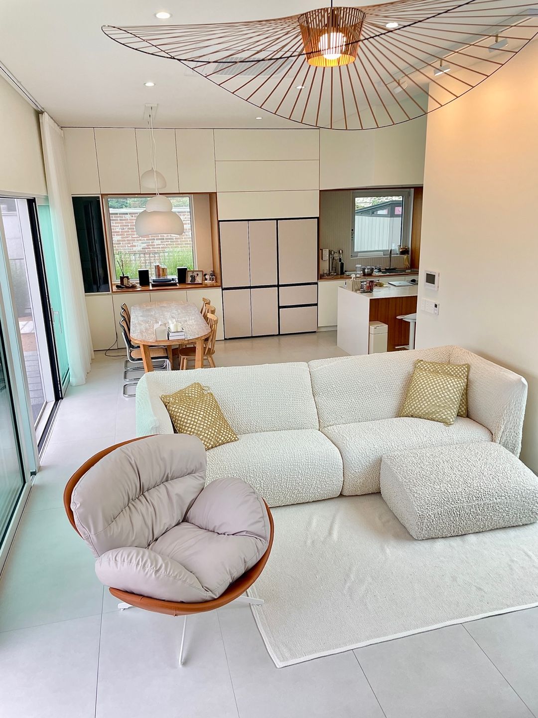 Modern Swivel Lounge Chair user photo