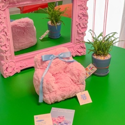 핑크에 털 달린 소파,,, 💖
거기에 블루 리본 포인트 🎀
피드에서 볼 때마다 항상 예뿌다고 생각했는데, 직접 받아보니 딱 생각보다 10배 더 예뻐요
#소파인테리어 #소품인테리어 #소품 #인테리어소품 #집꾸미기 #오늘의집 #집들이선물 #집들이선물추천 #미니소파 #미니소품 