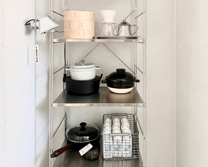 #우리집잘산템빙고 #팬트리

Interior items that make your pantry neat and stylish✨

1. Muji's SUS stainless steel unit shelf: Muji's shelves are very practical because you can choose from various sizes and materials according to your purpose. I really like the minimal and pretty design, as well as the efficient use of space.

2. Artemide Tolomeo Pinza: Tolomeo Pinza is a versatile light that can be easily used in various places such as desks, bedrooms, and kitchens because it is in the shape of tongs. I think it would be great to use as a point light in your pantry.

3. Iron basket useful for organizing your pantry: Korbo wire baskets have handles for easy movement and can be used for various purposes. The zinc plating gives it a vintage feel, making it great as an interior decoration.

#Today's scene #우리집포토존 #미니멀인테리어 #살림템 #조명 #조명추천 #아르떼미데 #톨로메오 #베란다 #베란다수납 #베란다꾸미기 #베란다선반 #팬트리 #팬트리선반 #무인양품 #무인양품선반 #철제바스켓 #내돈내산 #내돈내산인생템 #인생템 #잘산템 #추천템 #만족템 #주방템 #맞팔