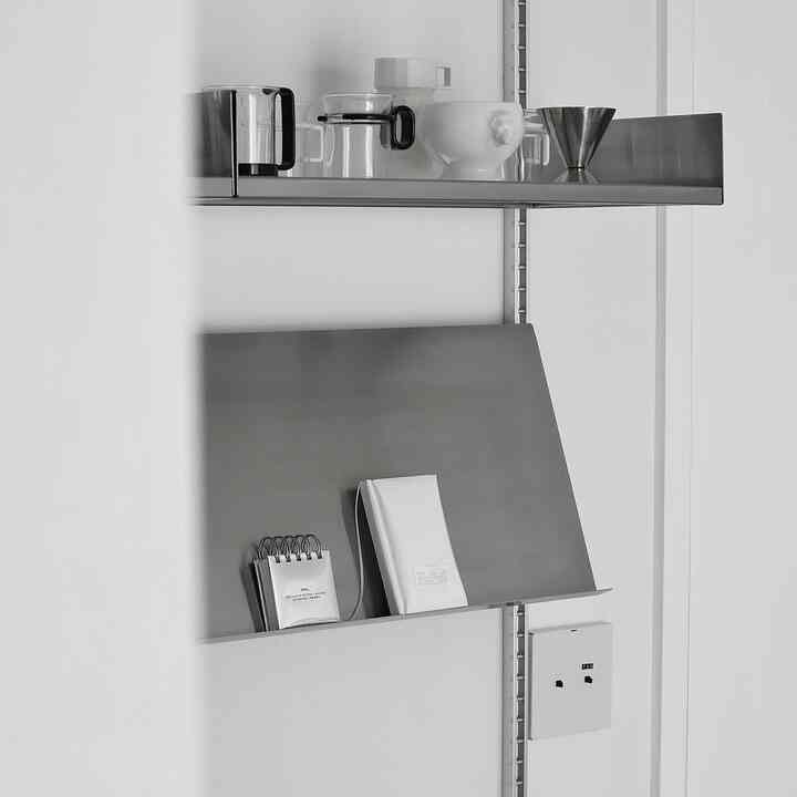 ふわふわ真っ白な𝗢𝗙𝗜𝗟𝗟𝗥𝗢𝗢𝗠

バイナリショップアンバサダーでバイナリ製品に会う機会ができ、買い物かごに入れておいたオフィル𝗥𝗢𝗢𝗠

どんどん触ってみたい、ふわふわしっとりとした肌触りのカバーデザインがとても好きです゜₊・
手のひらばかりのサイズで、どこにでもチック置いてパチパチ撮ればAカットだからインテリア小物として活用してもいいようです➰ 
内側は無地のインレイで構成されており、紙が薄くないので、雨が少ない。 
パッケージもすっきりきれいで綺麗で、年末プレゼントにもぴったりですね💌

⠀⠀⠀⠀⠀⠀⠀⠀⠀⠀⠀━
⠀ 
今日の家で昨日から始まったBinary Black friday🩵
100万ウォンのショッピングカートクーポンもあり、決済特典まで加えると歴代級割引になりそうですね➰

106ブランドが参加、最大割引率67％❕
ワンデーブラックコードディルと一緒に2週間駐車で主力ブランドが変わるので、所蔵したいブランドがあるなら今すぐ確認してみるといいと思います🔍  #바이너리샵 #바이너리블랙프라이데이 #바이너리블프 #오필 #로파서울 #ofill #lofaseoul #문구 #문구수집 #문구스타그램 #노트 #수첩 #문구덕후 #수집 #문구수집 