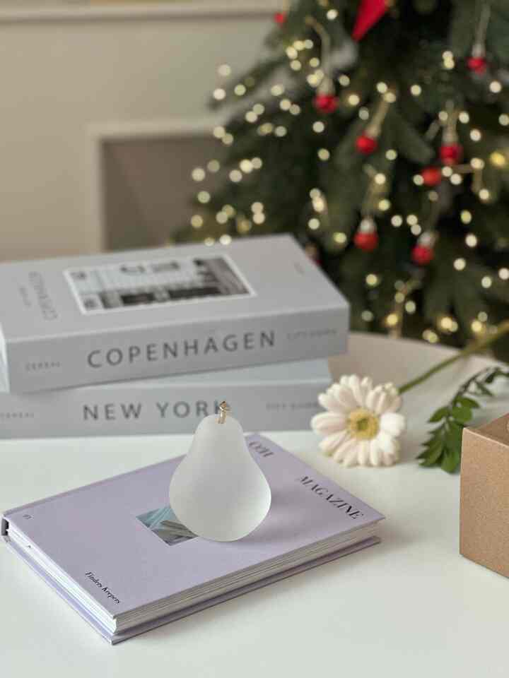 いろいろなことで疲れた最近だがきれいなものを見ながら癒し🤍

今日の家Binary Black Fridayで購入したLopa Seoulのミックスチャーショップ船の文鎮です🍐

無色のパウダーリーな半透明レジンと18kメッキした船の蛇口で作られ、おかしくて柔らかな光が反射されますよ✨

本や書類を押してくれる文鎮でも、飾りやティータイムと一緒にやるオブゼロもとても綺麗ですよね？

サイズは直径65mm×高さ80cmと小さいが 
170gで少しずっとずっと広がった本を押すのにも足りないよ🤍

🖤𝗕𝗶𝗻𝗮𝗿𝘆 𝗕𝗹𝗮𝗰𝗸  #배오브제 #오브제 #오브제추천 #오늘의집 #바이너리샵 #오늘의집블랙프라이데이 #바이너리블랙프라이데이 #바이너리블프 #배문진 #문진오브제 #맞팔 





