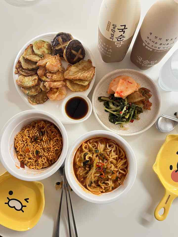 #HAPPY  #포커스그룹 #맞팔 #신혼부부 #겨울 #막걸리 #지짐 #플레이팅 #전  #오홈스토랑 #콘수프기록 #메뉴추천 #오늘뭐먹지 #저녁 #메뉴 #메뉴추천 #야식 #안주 #돌멩이식탁 #다피도자기 #페릴라 #컵라면 #컵라면도자기 #도자기용기 #이도온화 #국순당 #집에서제일바빠