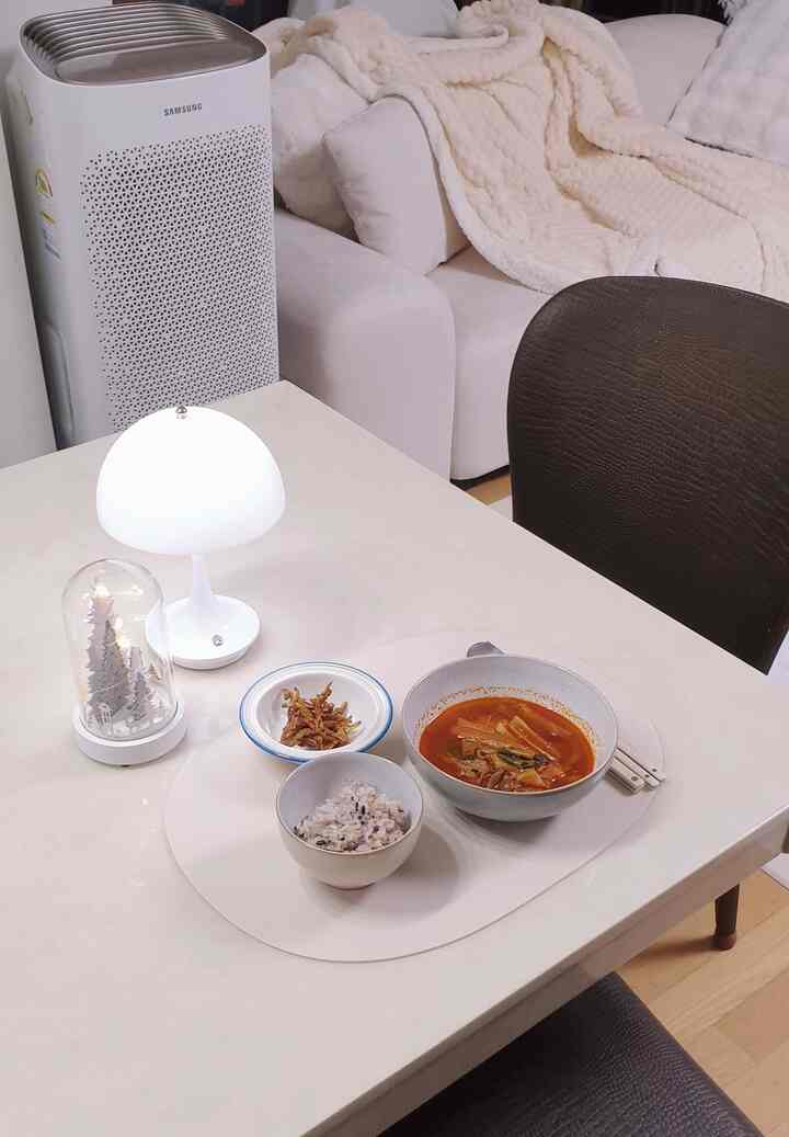 ＃今日の私たちの家♥今日出勤する前に、朝ごはんのクッパ♥を食べました〜〜

私は悲しいことに、土曜日にも仕事をしなければならなかったので、


♥大破たっぷり入れた六本場と私の好きなアンチョビ炒めまでとても心強く食べたら

本当にもっと元気で疲れていません:) 

お兄ちゃんの日は寒いけど健康気をつけて楽しい週末になってください～♡♡


＃今日の私たちの家＃朝の食事＃朝食メニューマット #アイニズムカトラリー #カトラリー


