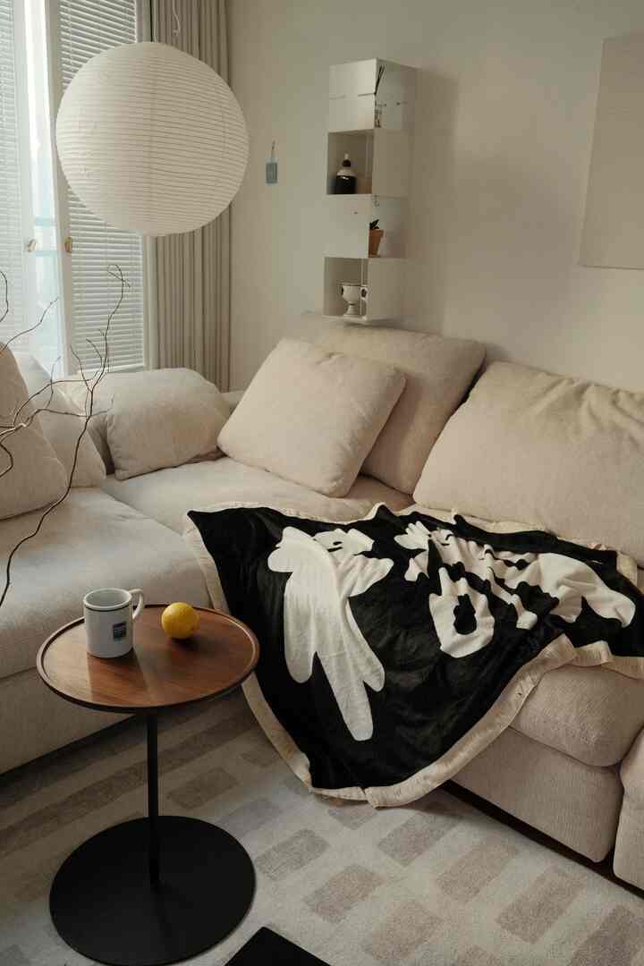 Adakah yang lebih menyembuhkan daripada makan jeruk keprok sambil duduk di sofa empuk dengan selimut?

Bukankah ini akan menjadi hari yang sukses meskipun aku harus berbaring sepanjang hari di sini?


