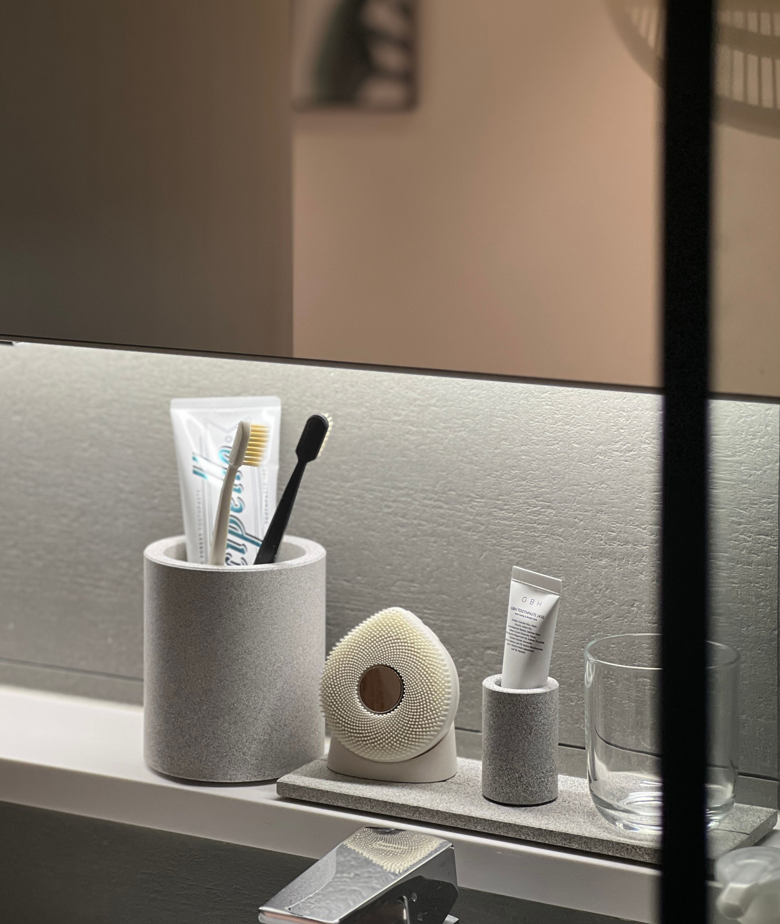 Premium Ceramic Toothbrush Holder Set(3pc) user photo