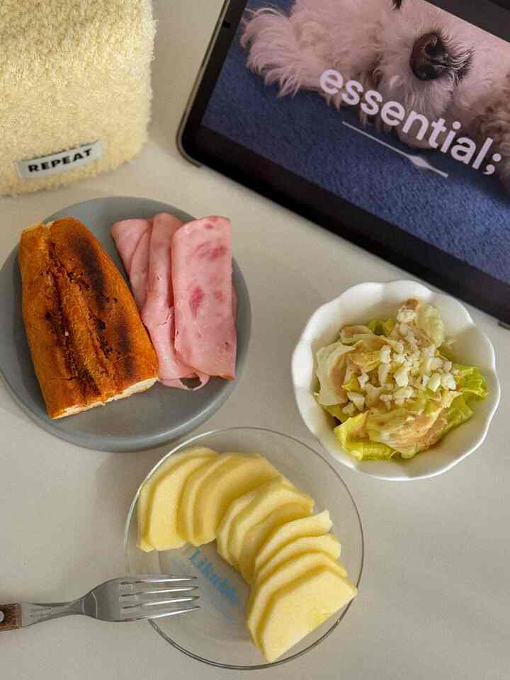 起きて 
私の家の新鮮なプレートボウルと
ブランチを迎えました:) 

最近 
きれいな器がどんどん目に入って大変ですよ！  #오늘의식탁 #테이블세팅  #브런치메뉴 #집밥메뉴 #홈브런치 #플레이트 #플레이팅  #홈카페 #브런치접시 #그릇추천 #접시추천 #미니접시  #휴지케이스 #휴지케이스추천 #예하담 #라이커블 