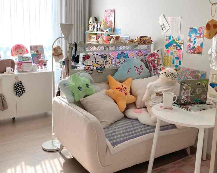 パニールームが好きだった女の子は〜 
チャゴクチャゴク積みて好みを込めたお部屋を作る.. 

＃おしゃべり＃おやつの部屋＃おたく部屋 