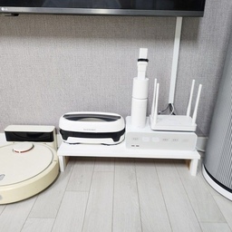 #살림살이  #콘수프기록 
살림살이 하면 빠질수 없는 로봇청소기 세뚜!!
년식이 오래된 1세대 로봇청소기 & 물걸레청소기 이지만 
늦둥이 셋째가 태어나며 거실에 폴더매트로인해 사용횟수가 많지 않아 그런가..
아직도 고장없이 잘 된다.
휴대용 청소기는 슬림해서 간편하게 사용하기 너무 좋아
진짜 잘 쓰고 있는 청소템!!
고장나면 똑같은걸로 또 살 예정인 만큼 애정템이다.
#청소템 #핸디청소기 #휴대용청소기 #와이파이공유기 #멀티탭박스 #멀티탭정리함 #멀티탭정리 #맞팔 
