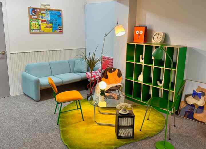 #ftc14기이야기 #나를소개합니다

Halo, nama saya Damdam, saya pencinta barang antik dan suka sekali dengan luar angkasa!

Saya tidak punya uang, tetapi saya ingin memiliki perabotan dan alat peraga yang bagus sesuai selera saya, jadi saya menjadi ahli #당근.

Saya suka mendekorasi rumah, jadi saya juga mulai mengelola ruang studio Airbnb.

Gaya rumah favoritku adalah 

#interior berwarna #컬러풀인테리어 
Saya suka warna biru langit dan hijau, jadi keduanya selalu muncul dalam dekorasi kamar saya. 
Saya mencari barang-barang berwarna, membuatnya sendiri, dan bahkan mencari pembelian langsung dari luar negeri... 
Saya akan menjelaskan kiat rahasia pecinta warna secara rinci.

#interior bergaya vintage 
Saya sangat menyukai wortel, sampai-sampai saya merasa menjadi orang kuno. 
Saya suka desain yang tidak biasa dan sudah usang.
Aku juga suka furnitur antik 🤎
 
#Interior kayu #우드인테리어 
Saya sangat menyukai gaya modern pertengahan abad.
Jika saya menghasilkan banyak uang, saya ingin mengisinya dengan perabotan antik asli.