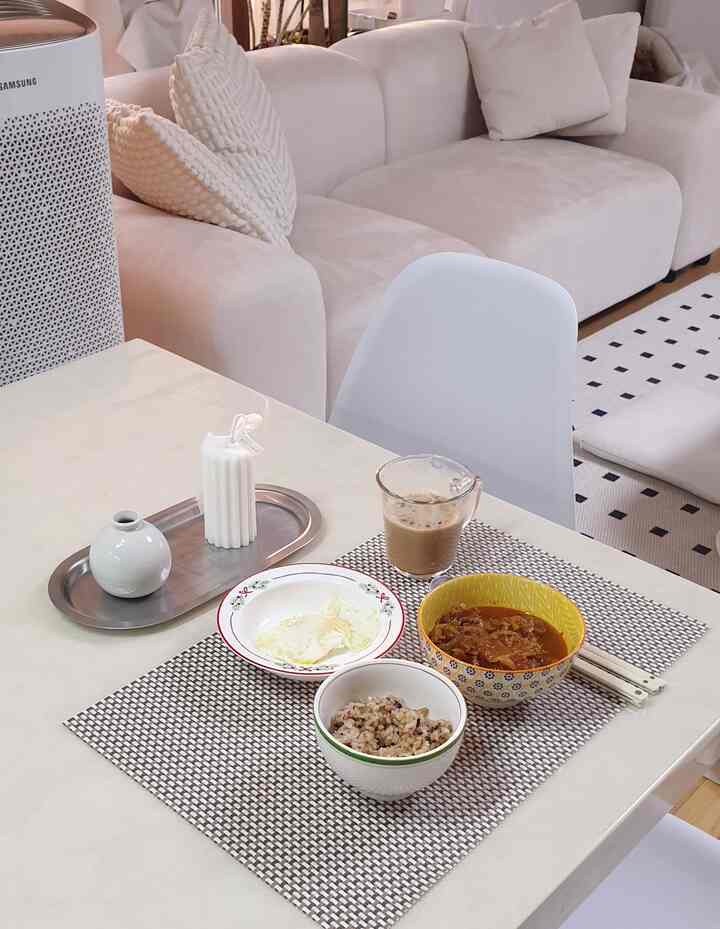 #オホムストラン6♥今日の朝ご飯♥ですよ〜 

雑穀ご飯、キムチチゲ、卵フライ、ラテ~~

久しぶりにおいしくて心強く朝食を食べて出勤しましたね~~

＃オーホームストア＃朝の食事＃コンスープ記録＃朝のメニュー＃朝の朝食＃朝の＃風景＃朝食の食事＃朝の日常＃朝ごはん＃朝のメニューおすすめ