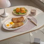 오늘 먹은 브런치메뉴 🍳
버터에 구운 통밀빵, 사과, 계란프라이, 토마토와 아몬드 샐러드
그리고 두유까지.

좋아하는 테이블매트와 조명까지 곁들이면 나만의 브런치카페 완성 😝

#브런치테이블 #브런치플레이트 #브런치접시 #오발플레이트 #유리컵추천 #홈카페놀이 #샐러드접시 #카네수즈접시 #wstd #덴비 #사브르커트러리 #사브르비스트로 #루이스폴센판텔라 #브런치메뉴추천 #브런치그릇 