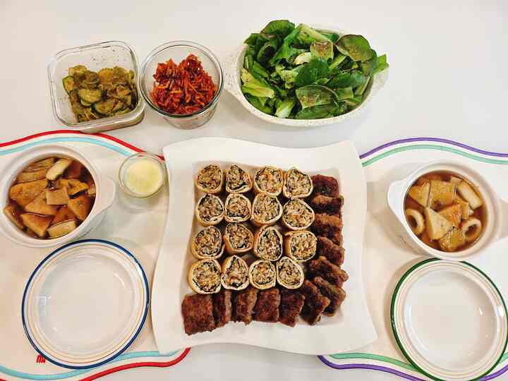 #오홈스토랑 2 #콘수프기록 チョレギサラダと一緒にするご飯

湯布寿司が好きでロール湯布寿司しました。
たんぱく質がちょっと惜しくてお餅の横に少し上げてみましたね。
水耕栽培機でレタスを育てるのに少し育ちました。 
日本でおいしく食べたチョレギサラダでした。
それはレタスサラダですㅎㅎ
日本で食べて美味しくてソースを買ってきたんですよ。  #상추샐러드 #시라쿠스 #빌레로이앤보흐 #타블도트 #WECK #메종다르 #맞팔 #맞팔환영







