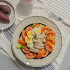 오늘 내 점심식사 샐러드 🥗
아삭한 버터헤드에 토마토, 계란, 닭가슴살 샐러드!
달달한 고구마에 두유까지 곁들이면 건강하고 맛있는 점심 완성이요 😊

#브런치접시 #홈샐러드 #샐러드볼 #샐러드접시 #브런치접시 #플레이팅 #플레이팅접시 #온더테이블 #커트러리 #사브르커트러리 #이첸도르프 #이마바리타월 #카네수즈접시  #브런치테이블 