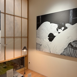 사진 속 장소는 서울숲의 디뮤지엄이에요.
지금 디뮤지엄에서는 <취향가옥: Art in Life, Life in Art> 전시를 하고있는데 저랑 인친인 분들이라면 모두들 좋아하실 거라고 확신합니당!
전시 주제는, "열정적으로 삶을 사랑하는 어느 한 컬렉터의 집으로 변모한 디뮤지엄" 이에요. 다양한 연령대의 컬렉터가 자신의 집을 꾸미고, 집 안에 다양한 예술작품들을 모아둔 컨셉의 전시라 인테리어 구경도 하고, 다양하고 재밌는 작품들도 관람할 수 있는 즐거운 진시였어요.
이번 전시는 10주년 특집 기념이라 그런지 유독 볼거리도 많고, 더 신경써서 준비된 느낌이었는데요.
친구랑 정말 재밌게 보고왔던 전시인데다, 관람료도 성인 8,400원밖에 하지 않으니 봄바람 쐬러 서울숲 가실 때 꼭 한번 들러보세용!
.
.
.
.
#예쁜템최고야 #핫플레이스 #전시 #전시회 #서울숲 #디뮤지엄 #취향가옥 #인테리어소품 #인테리어 #인테리어영감 #영감 #핫플레이스 #벚꽃놀이 #가볼만한곳 #성수동 #성수동핫플 #핫플 #주말에제일바빠 