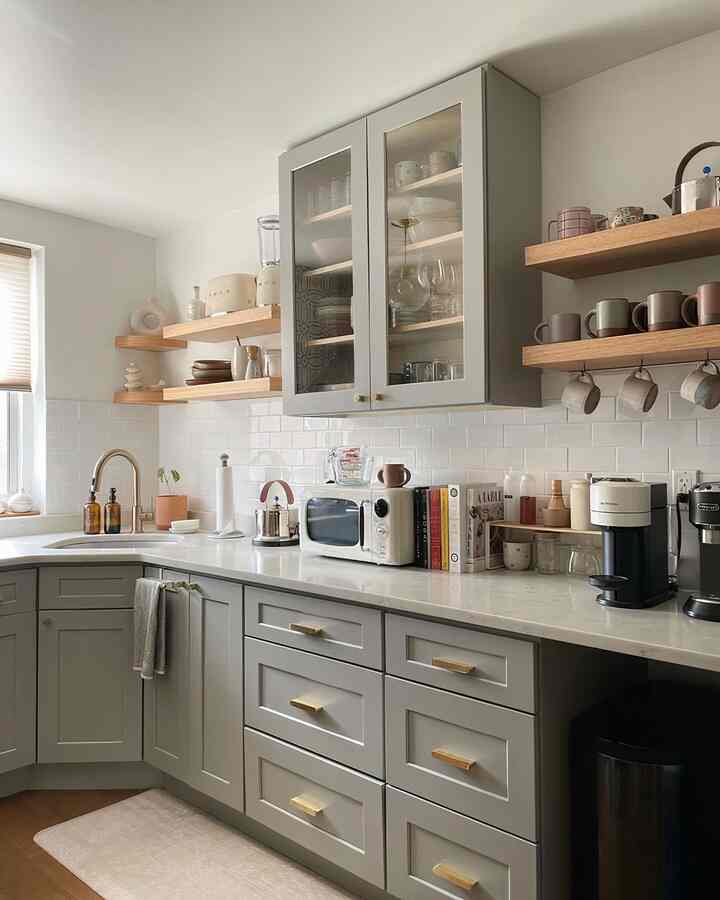 Cozy mornings start here ☕️🌿 
Credit : @therensidence
#KitchenGoals #ModernWarmth #HomeVibes

