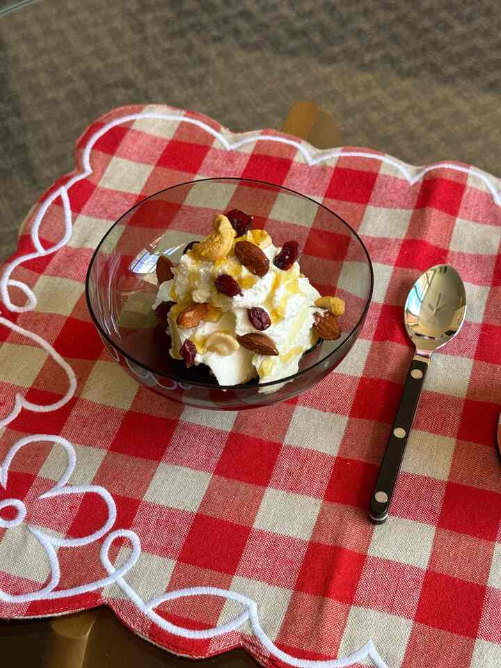 my fav yogurt bowl  

#japandi #livingroom #diningroom #diningdecor #yogurt #bowl 
