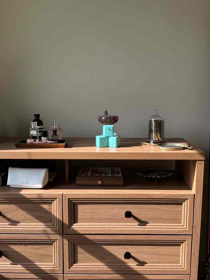 my bedroom drawer 

#bedroom #bedroominterior #bedroomdecor #drawer #candle #cozy