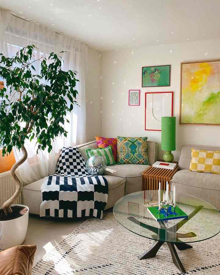 A burst of color, a dash of joy 🌈✨
This living room is where bold meets cozy — every shade has a story to tell. 
#ColorfulLiving #VibrantVibes #InteriorInspo #BoldAndBeautiful #HomeWithPersonality

Credit: @studiomysa.nl