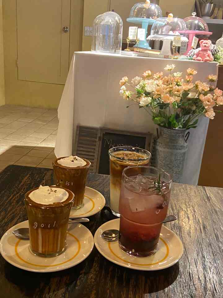 友達と感性カフェに行きます...☕️🌷
久しぶりに出会った中学校の友達ときれいなカフェで時間がかかるとは思わずおしゃべりしてきました🤍
10年もふらっと過ぎた私の姿を覚えてくれる友達がいて幸せだと思った一日でした。  #나들이 #분위기좋은카페 #맞팔