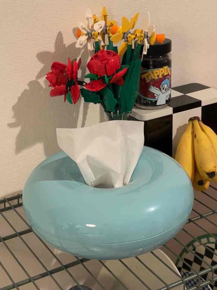 Tempat tisu cincin yang aku cari
Dengan harga 4.000 yen, harganya agak mahal untuk sebuah tempat tisu.
Memiliki kesan bervolume dan berkilau imut.

Sangat menyenangkan juga karena Anda dapat menyimpan barang-barang kecil dengan membuka tutupnya.
Akan menyenangkan jika menjadi titik fokus ruangan ✌️

#Foto asli #買ってよかった #韓国インテリア #収納上手 #インテリア雑貨 #ティッシュケース #ドーナツ型ティッシュケース #リングティッシュケース #購入品 #購入品紹介