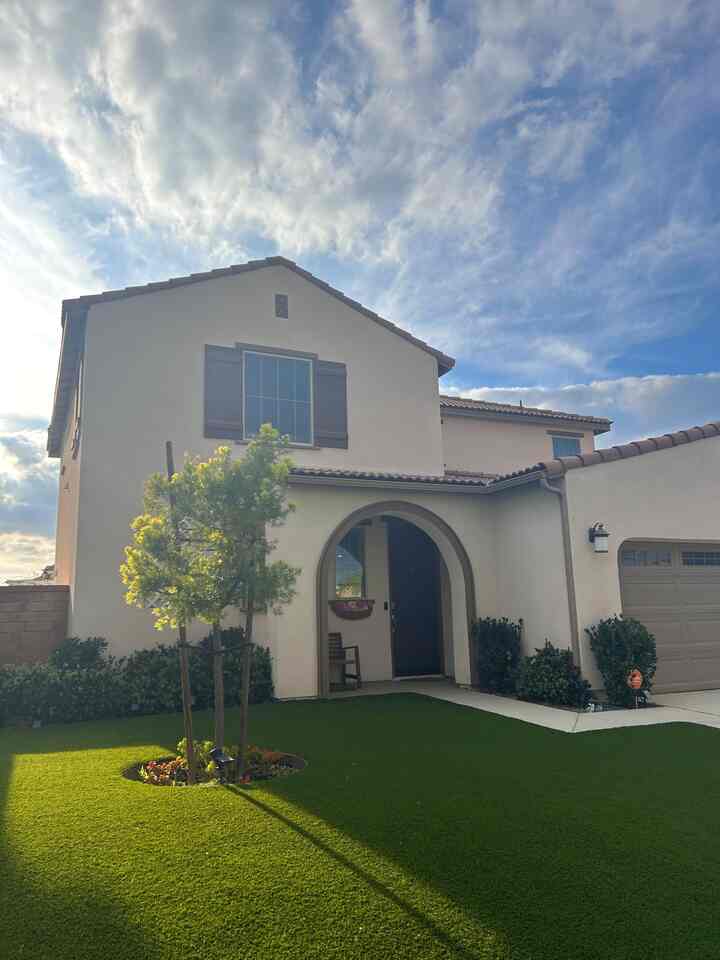 Setelah menyelesaikan pembersihan halaman depan 🙂 #frontyard