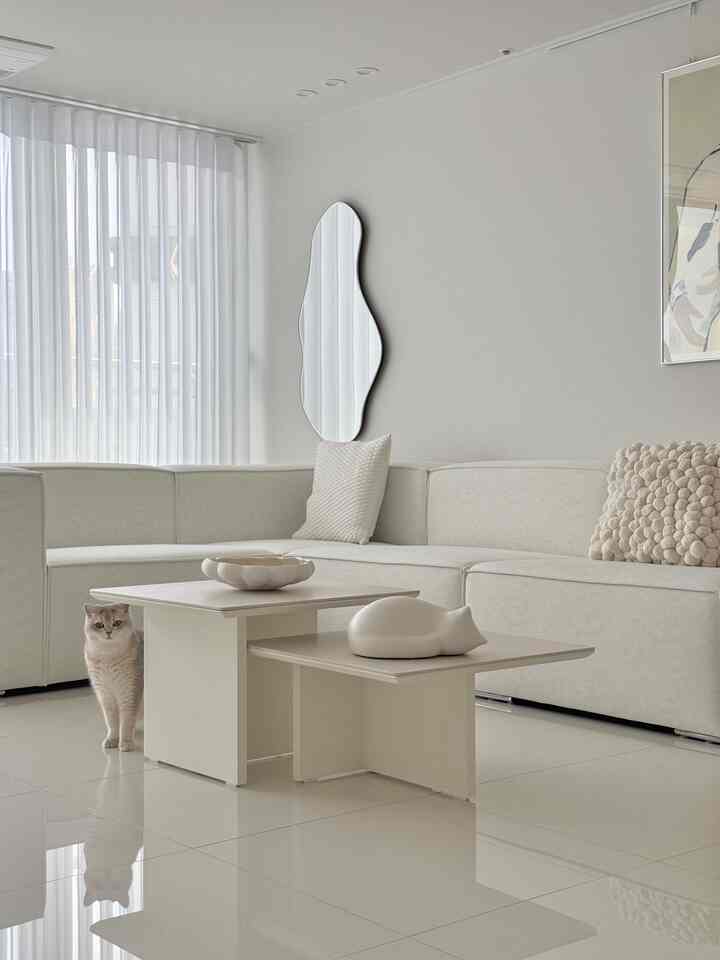 #広告 

ホワイトトーンのリビングルームに浸るソファテーブル
ソファーとトーンを合わせて低く配置してみました。

視界がはるかに快適になります。
銅線もすっきり整えられた感じですか？

イタリアの感性の柔らかい色と結び目
国内職人の手で仕上げられた表面は
自然な質感がほのかに生きています。

ポセリン素材だから衛生にも強くて
汚染にも容易に負けないから
毎日使っても心配ないのが一番満足🤍

@cereshome.co.kr 
ツイートをサイトに埋め込む 
@cereshome_review 

＃リビングルーム＃リビングルーム＃新婚旅行リビングルーム＃家の装飾＃ソファテーブル＃リビングテーブル＃リビングインテリア＃ホームスターグラム＃ココアホーム＃livingroom＃homedesign＃ホワイトインテリア＃cereshome