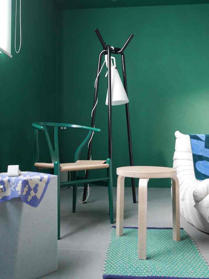 はじめまして。
このたび、Ohouse Season8 アンバサダーを務めさせていただくことになりました。

こちらでは、趣味部屋として仕上げた“緑部屋” をご紹介できればと思っています。

愛してやまない緑という色を、空間としてかたちにしてみました。
素材や色の重なりを大切にしながら、自分らしいバランスを探っています。
もしよろしければ、ご覧いただけたら嬉しいです。

#カラードミニマル #緑部屋 #グリーンインテリア #Allgreenroom