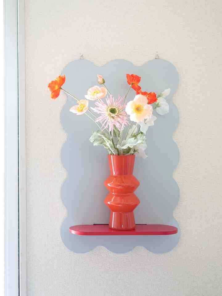 花瓶とアートを飾るためだけに作ったウォールシェルフ☁️

1段使いは贅沢だけどお花と花瓶が映える🌷

#カラフルインテリア
#comocowall
#ウォールシェルフ
#賃貸インテリア