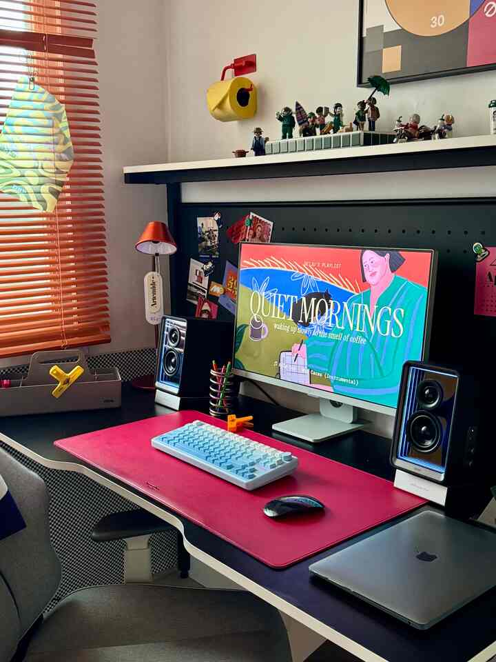 #오감리뷰 プログラムを通じて製品を提供され、直接使用してスタイリングした後期です。

私たちの家のデスクがもっと華やかで素敵になったと思いますか✨
まさに、デスクテリアスピーカーの終わり版王！
エディファイアQR65が来ました❕
オープンするとすぐに大きいです！
感心が寺に出る圧倒的なデザインと立体的空間感のため
スタンド設計でデスクを一層引き立ててくれて
鏡から落ちる光が積み重なった無限に輝く
RGB照明効果で視線を捉えるエディファイアQR65🖤

何と言っても、スピーカーは音が重要です。
ホワイトノイズ技術で純度を高め、サウンドの本質を
感じることができ、高解像度オーディオプロセスでシャープで細かく
豊かなサウンドが空間をいっぱいに満たしてくれました！
おかげで毎日帰湖川にいます。

さらに、エディファイア専用のConneX APPで
さまざまな機能が利用できますが、
Bluetooth V5.3を使ってコントロールとインターフェース操作を
簡単にできるだけでなく
LEDの色やパターンをさまざまにカスタマイズすることもできます。
風変わりな空間変化も感じることができ、
Hi-Res認定のBluetoothスピーカーで、デスクだけでなく
どこでも有線/無線に関係なく、同じ高解像度のオーディオ
再生可能で直感的なコントローラーで操作が簡単
マルチデバイス対応、65W Gan充電器内蔵
3台まで高速充電可能まで可能です🤍

サウンド、照明、インターフェース、充電まで
これより完璧になるでしょうか💖
デスクテリアスピーカー、エディファイアQR65🫶🏻
しないでください。  #QR65 #데스크테리어스피커
⠀⠀





