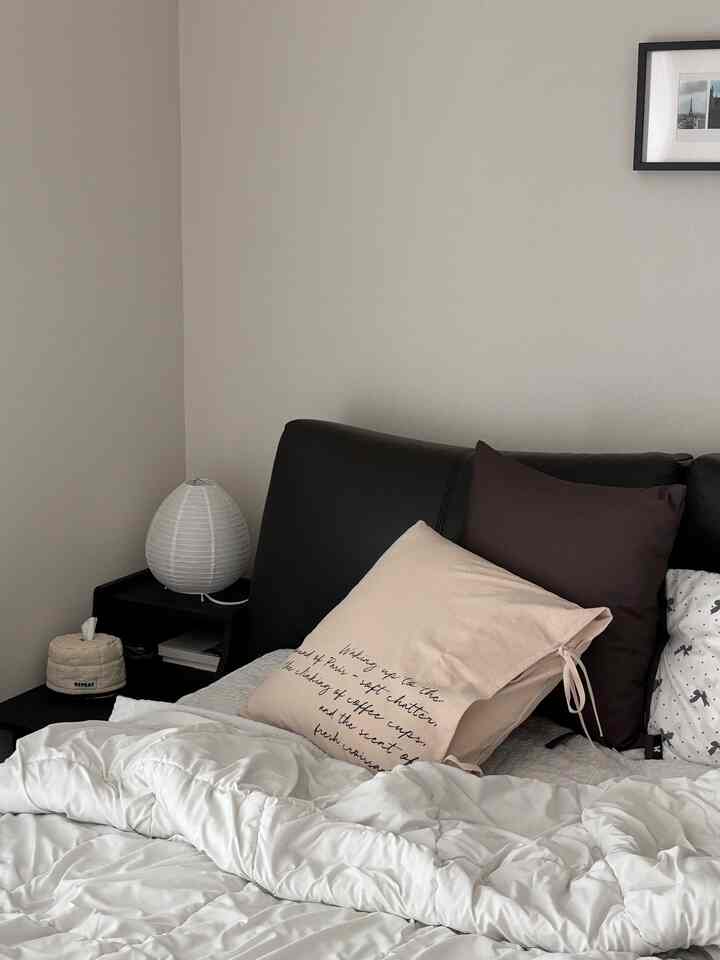 ＃コンスープ記録＃かわいいテム最高です

ナチュラルで自然な感じのニュークッション！
原木屋に特によく似合うようなカラーですね🪵 
 
レタリングも直接撮る形式なので、もっと自然です。.🤍

 

#クッションおすすめ #フレンチスタイル
＃家の装飾＃寝室のインテリア＃布団＃クッション＃cushion＃ベッド＃interiordesign＃プロムデイズスタジオ