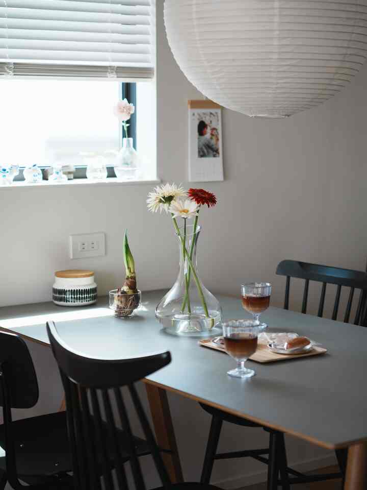 近所のお花屋さんで、ガーベラフェアをやっていました。

迷った結果、この子達を持ち帰り🌼
とっても可愛くて、見るたびに気分が上がります♪


#ダイニング #ダイニング照明 #ダイニングテーブル 
#北欧インテリア #HAY #IKEA #フラワーベース
#花 #観葉植物 #ガーベラ