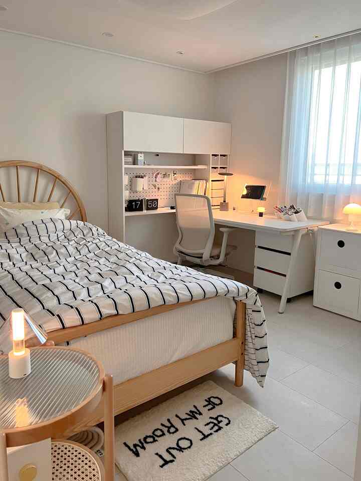 私たちの中ディングが部屋が今日の家で私を捨てずにヒット数を維持してくれている.....
リビングルームの写真もたくさんあり、寝室の写真もあります
多くの人が中ディング異邦人だけが人気があります。
最近は中東に汚れて写真も撮らず、島の勉強が一生懸命やってくれたので今日はお掃除しました。

私は部屋の机ですが、本物は本当によく書いています、私は本棚を低く選択しました。

中ディングが専用発売の「Get out of my room」すごく好きです。

＃中学生の部屋のインテリア#メイド
#キッズルームインテリア #小学生机 #勉強部屋インテリア 