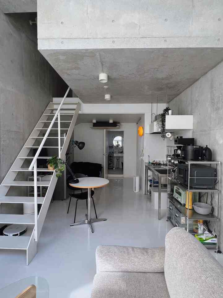 デザイナーズ物件ならではの内装を活かすために余計な装飾は避けたシンプルで統一感のある家具をチョイスしてます😌
#デザイナーズ物件 #ミニマル