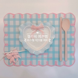 #콘수프기록 #예쁜템최고야 #테이블매트
베이컨 계란말이 밥 먹었어요~
예쁜 파스텔 컬러의 체크 매트와 리본 하트 식기에 세팅해서 먹었답니다앙~🩵
#프렌치인테리어 #화이트인테리어 #블루 #핑크
#일곱냥집사 #집사 #맞팔 #플레이팅 #집밥 #예쁜접시
#예쁜그릇 #테이블매트 #예쁜주방템
#예쁜템 #체크 #하트그릇 #하트접시 #리본그릇
#실리콘수저 #하트 #파스텔 #리본 #리본접시 #맛집 #밥집 
#밥집추천 #젓가락질잘해야만밥을먹나요