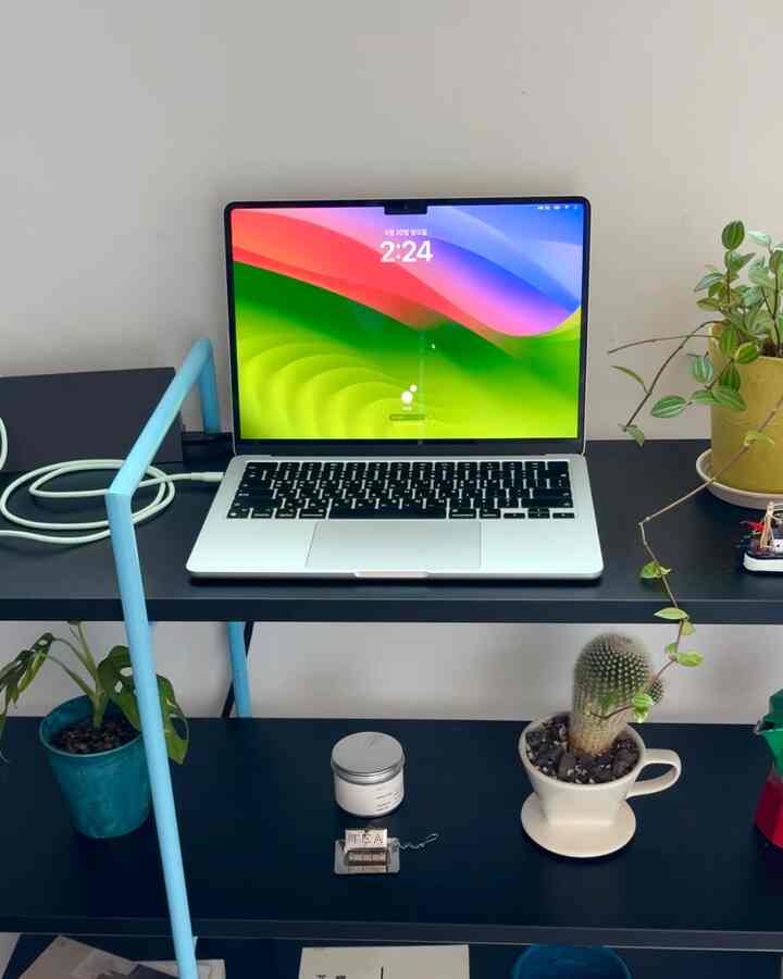 #봄컬러인테리어

職業上のない電子機器がないのは…マックブック、アイパッド、ムードなど………………………………………………………………………………………………………………………………………………………………………………。 🥲

このすべての充電器の管理を心配して、一発で解決できる充電器を発見しました！  #파스텔충전기 #멀티충전기 #충전기뭐사지} #데스크테리어 #homevibe #inmyroom #roominterior #roomvlog #빈티지무드