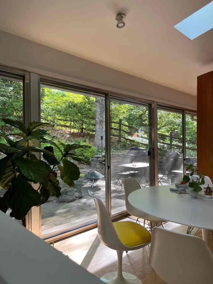 Diningroom view #table #diningtable #docor #diningroomdecor #saarinentable #tulipchair